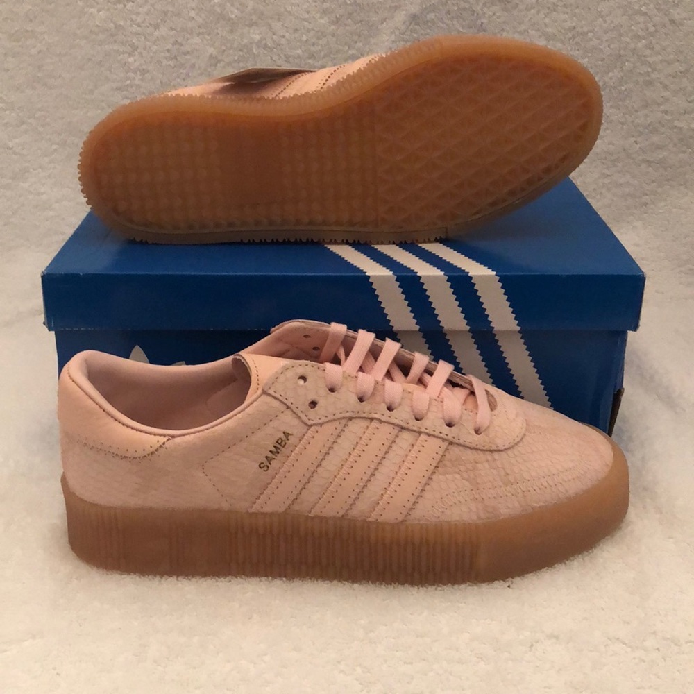 NWT Adidas Snakeskin Effect Samba sz 7W 🌸~Pink~🌸